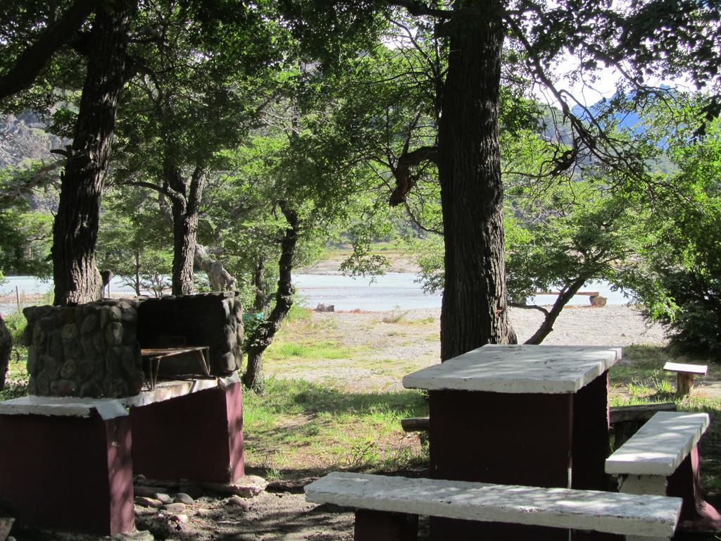 Camping Rio De Las Vueltas El Chalten Esterno foto