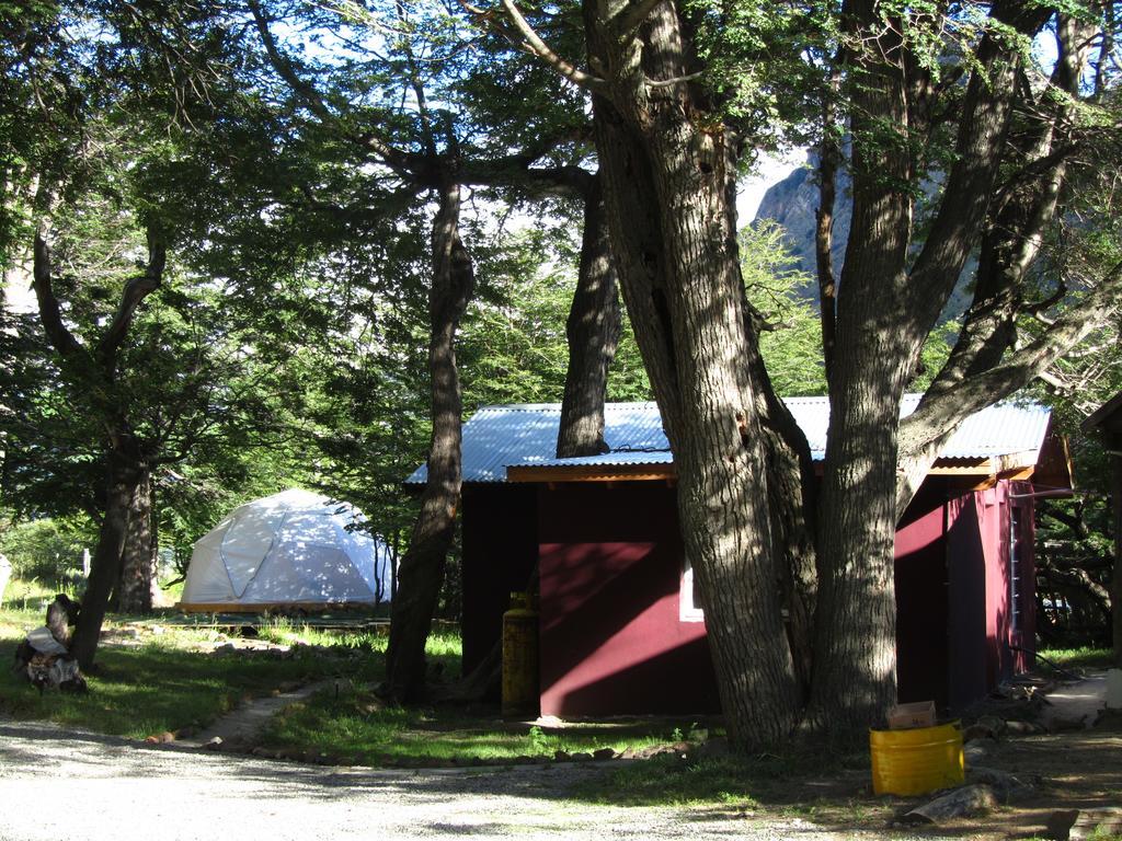 Camping Rio De Las Vueltas El Chalten Esterno foto